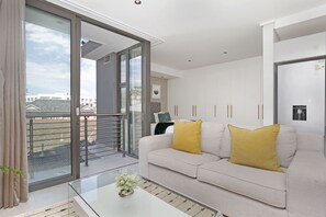 Exclusive Studio | Living area | 38-inch flat-screen TV with cable channels, TV, Netflix - Cosmopolitan 401 (Cape Town)