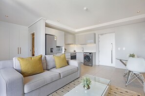 Exclusive Studio | Living area | 38-inch flat-screen TV with cable channels, TV, Netflix - Cosmopolitan 401 (Cape Town)