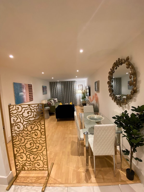 Comfort Apartment, Ensuite (2 bed in Vauxhall) | Shared kitchen