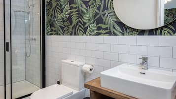 Apartment, Private Bathroom (Blueberries 2) | Bathroom