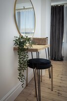 Apartment, Private Bathroom (Blueberries 2) | Interior