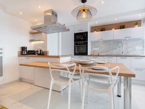 Fridge, microwave, oven, dishwasher - Terrasses du Levant by Interhome (Canet-Plage)