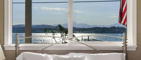 3 bedrooms, iron/ironing board, travel crib, free WiFi