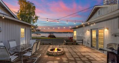 Waterviews, Gameroom, close to DT, & Ferries!