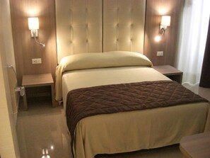 Basic Double Room | In-room safe, desk, laptop workspace, soundproofing