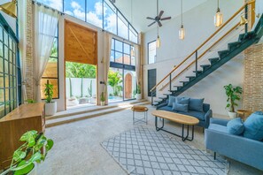 42-inch TV with cable channels - Villa Upeksha (Canggu)