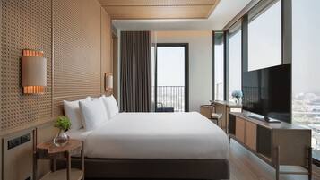 Kaen Corner Suite King | In-room safe, blackout drapes, free cribs/infant beds, free WiFi