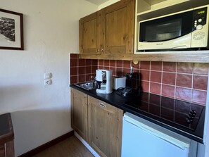 Fridge, microwave, dishwasher, coffee/tea maker - Ski-in/ski-out apartment with balcony and ski locker (Belle Plagne)