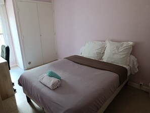 3 chambres, lit parapluie, Wi-Fi gratuit, draps fournis