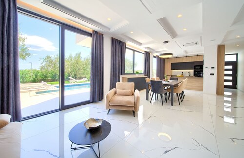 Villa Olive Garden with heated pool and sauna (Kvarner - Kornić)