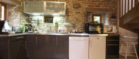 Fridge, microwave, dishwasher, coffee/tea maker