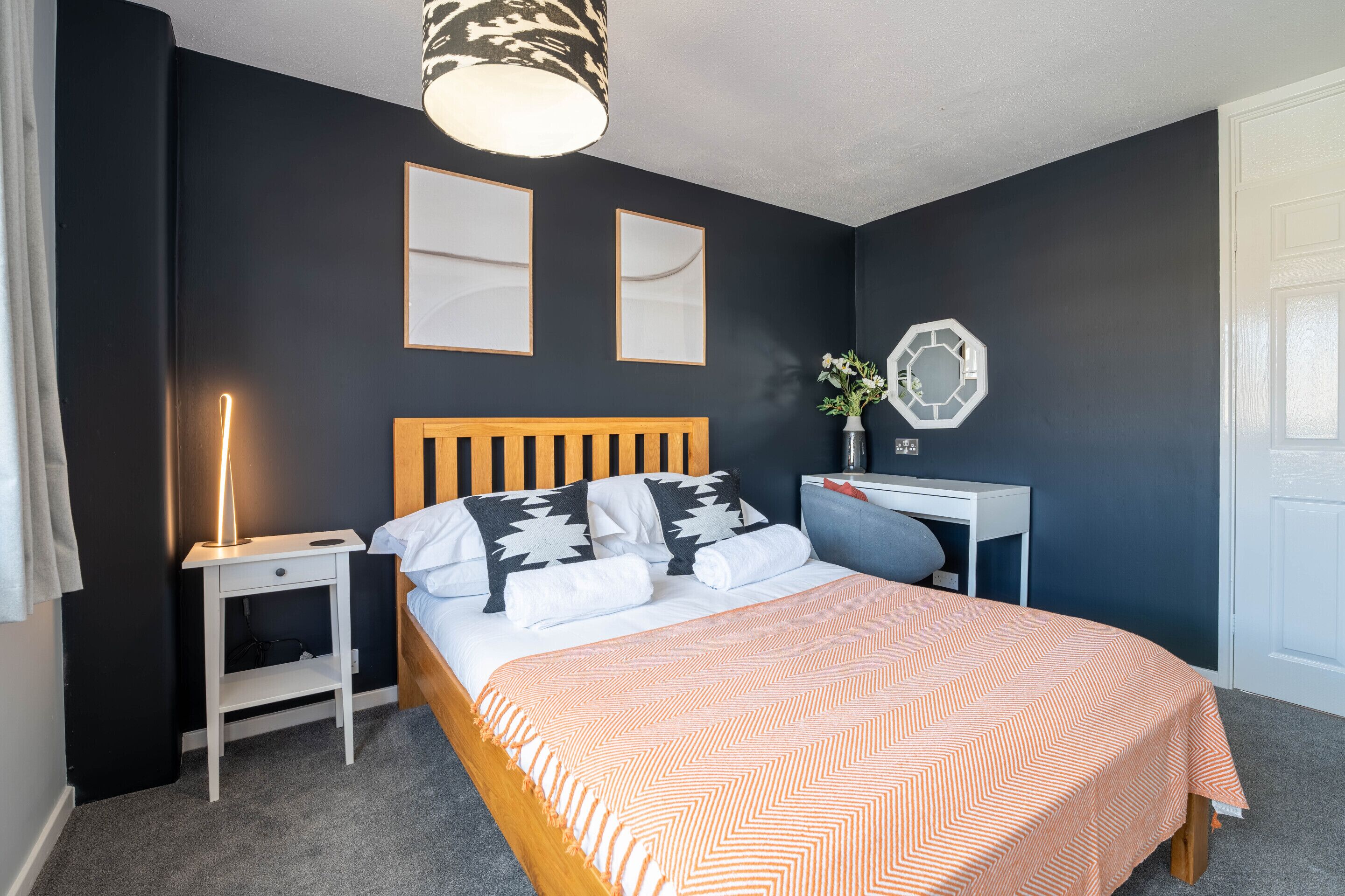 Premium-Haus, eigenes Bad, Gartenblick (4 bed 2 bath house)