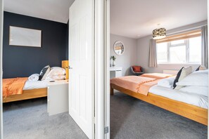 Premium House, Private Bathroom, Garden View (4 bed 2 bath house) | 4 bedrooms - Gatwick Place (Horley)