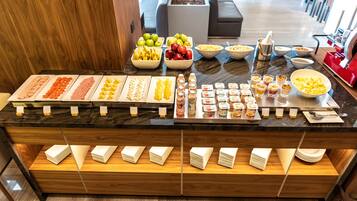 Daily buffet breakfast (MXN 310 per person)