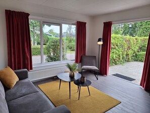 Living area - Chalet with 3 bedrooms and a terrace (Velsen-Zuid)