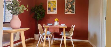 Premium House, Ensuite, Garden View (3 bed 1 bath house) | Dining