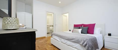 2 habitaciones, tabla de planchar con plancha, wifi y ropa de cama