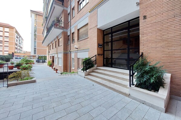 تفاصيل الفندق من الخارج