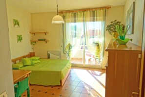 1 bedroom, iron/ironing board, free WiFi, bed sheets - ONE-ROOM APARTMENT close to the SEA with panoramic BALCONY (Santo Stefano al Mare)