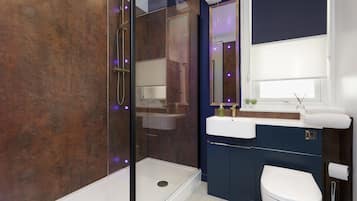 Apartment, Ensuite, Garden View (City View Apartment ) | Bathroom