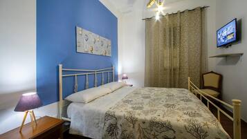 2 camere, una scrivania, accesso in sedia a rotelle