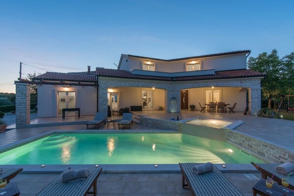 Pool - Gorgeous villa with panoramic view and whirlpool (Vižinada)