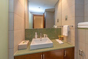 Badekar, hårføner, håndklær og såpe