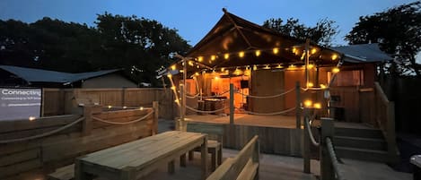 Premium tent, privébadkamer, uitzicht op tuin | Exterieur