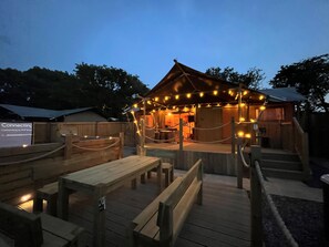 プレミアム テント 専用バスルーム ガーデンビュー | 外観