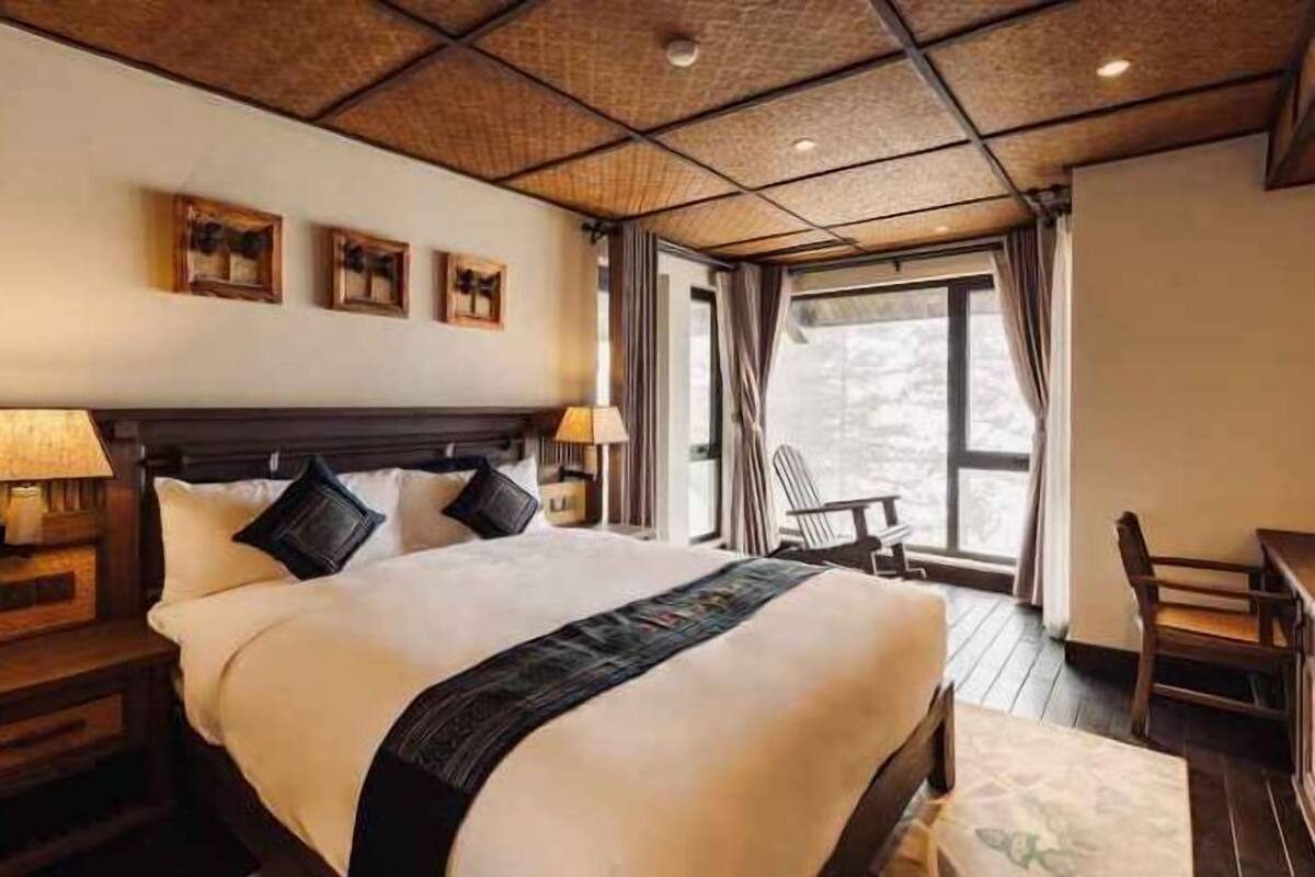 2 bedrooms, premium bedding, pillow-top beds, minibar