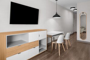 Decoración personalizada, muebles diferentes y escritorio 