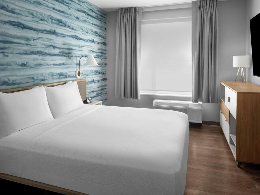 Suite, 1 Schlafzimmer | Individuell dekoriert, individuell eingerichtet, Schreibtisch