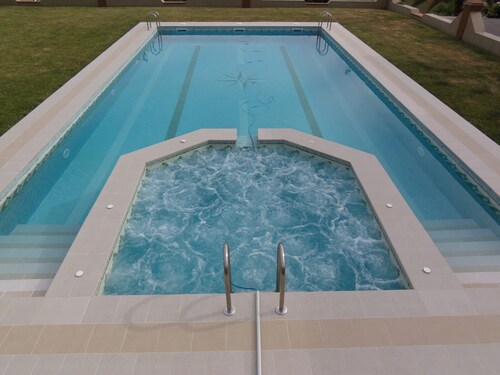 Holiday Home Casa José Romero with Mountain View, Pool & Wi-Fi