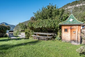 Outdoor dining - 'Lotschenhof Apartment Tulpe' with Mountain View, Garden & Wi-Fi (Trodena)