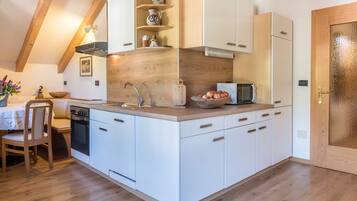 Fridge, microwave, oven, stovetop