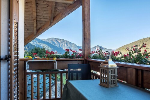 'Lotschenhof Apartment Margerite' with Mountain View, Garden & Wi-Fi