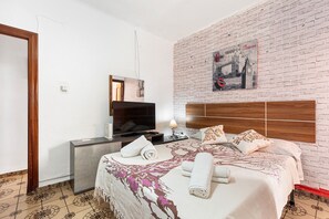 2 bedrooms, iron/ironing board, free WiFi, bed sheets