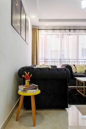 24-inch Smart TV with digital channels, TV - Stay.Plus Splash of Glam Lavington (Nairobi)