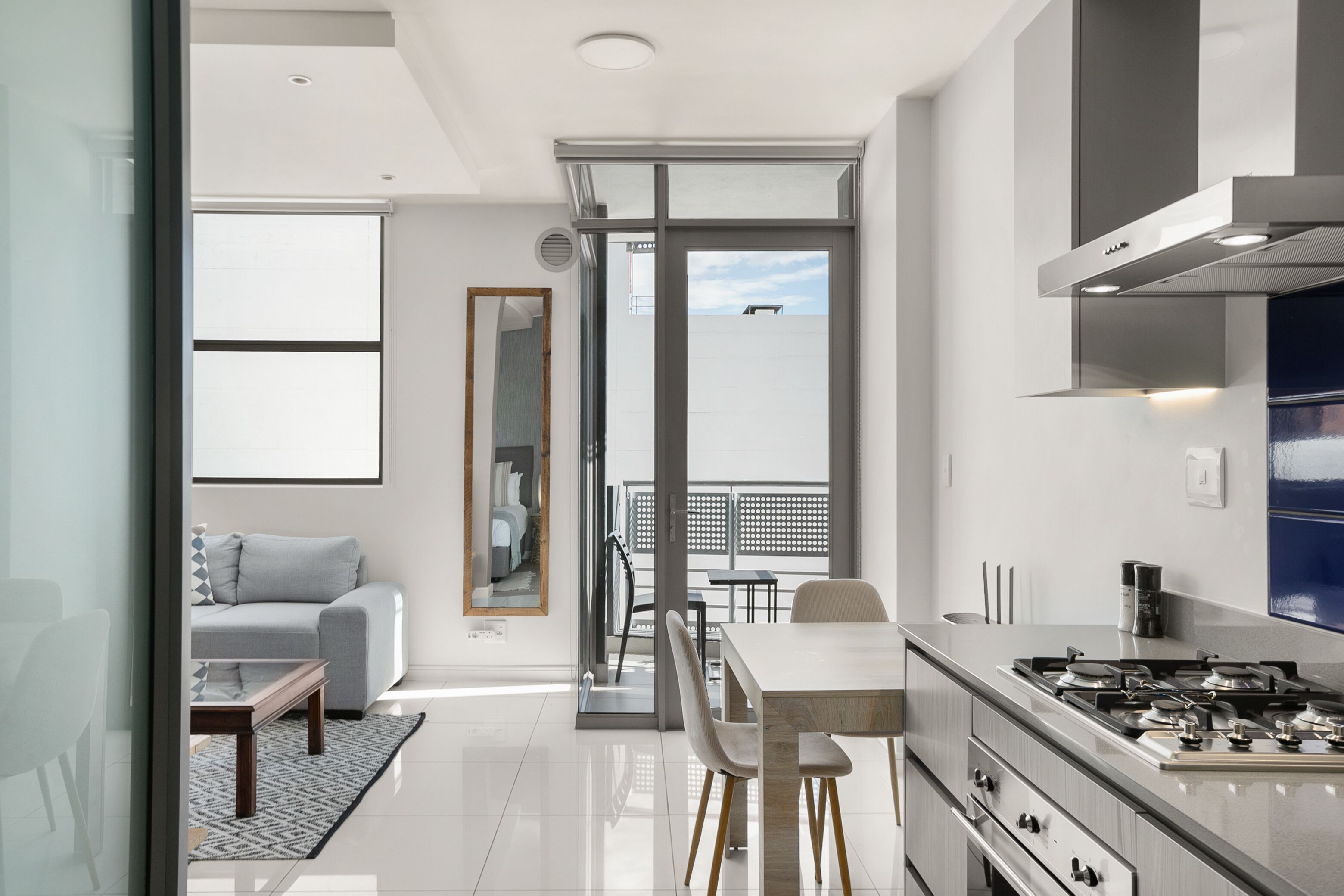 エクスクルーシブ アパートメント | 専用キッチン | 大型冷蔵庫、電子レンジ、オーブン、コンロ