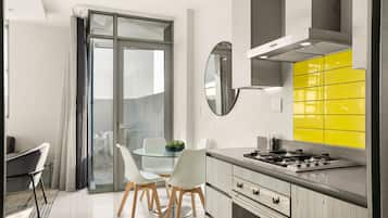 Apartamento de diseño | Cocina básica privada | Frigorífico grande, microondas, horno y placa de cocina