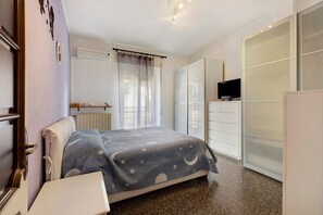 1 quarto, Wi-Fi de cortesia, roupa de cama