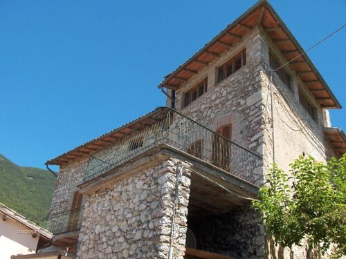RUSTIC VILLA WITH BEAUTIFUL VIEW OVER THE UMBRIAN VALLEY
