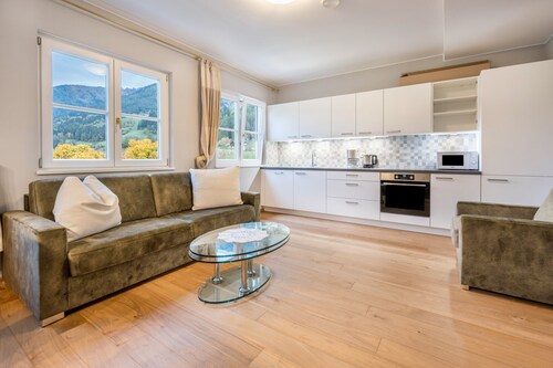 Ferienwohnung 'Alpen Living - 2. Stock' mit Bergblick, Whirlpool und WLAN