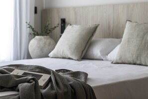 Apartment, 2 Bedrooms | Laptop workspace, blackout drapes, soundproofing, free cribs/infant beds - Líbere Pamplona Yamaguchi (Pamplona)