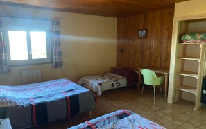 2 bedrooms, travel cot, bed sheets