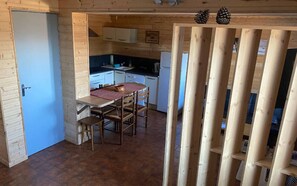 Fridge, microwave, coffee/tea maker, toaster - Welcome to Genets du Sancy (BESSE-ET-SAINT-ANASTAISE)