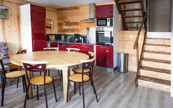 Kühlschrank, Mikrowelle, Geschirrspüler