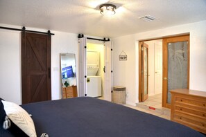 2 habitaciones, escritorio, tabla de planchar con plancha y wifi