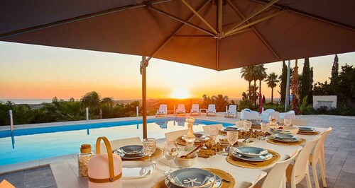 "Villa Sara" with Sea View, Pool & Wi-Fi