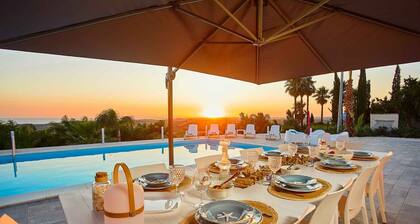 "Villa Sara" with Sea View, Pool & Wi-Fi